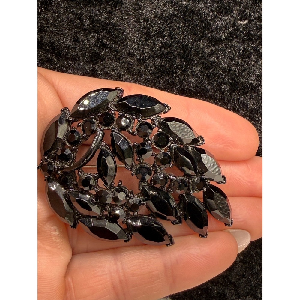 Vintage Weiss Rhinestone Brooch Black Enamel Signed
